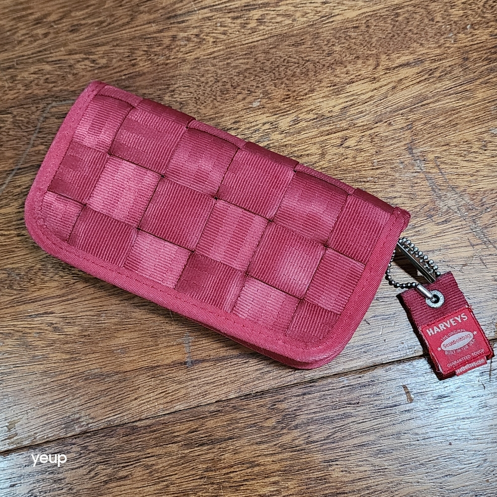 Harvey's classic seatbelt wallet   red